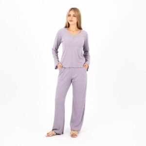 الراحة الأنيقة: بيجامة حريمي قطنية باللون الأرجواني لأناقة منزلية