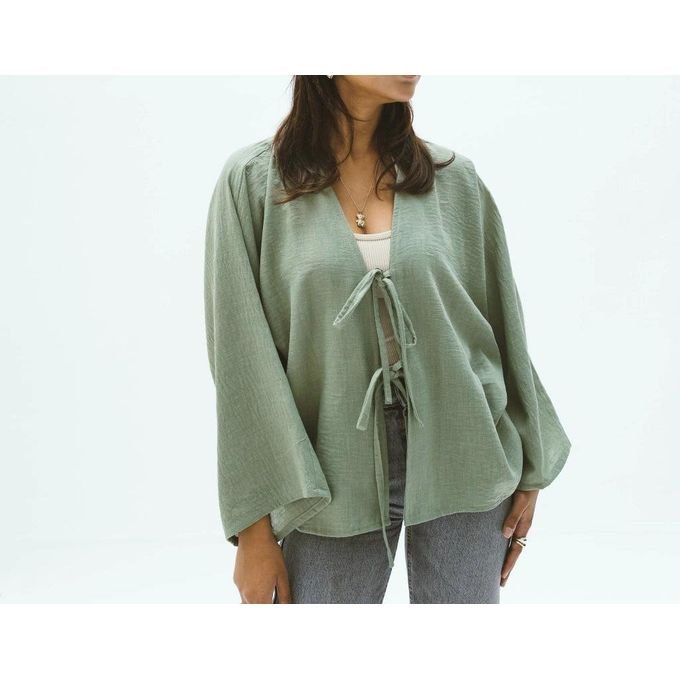 أناقة الطبيعة: كارديجان أخضر من الكتان يضفي لمسة من الانتعاش