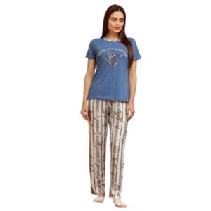 راحة وأناقة: بيجامة حريمي زرقاء للبيت